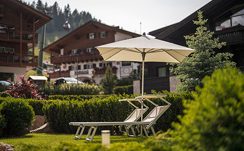 Garni Hotel Arya Alpine Lodge im Sommer